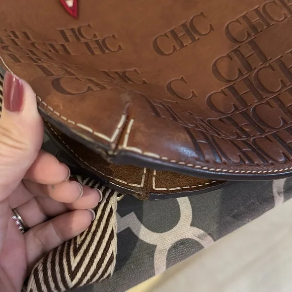 Carolina Herrera Castañuela Brown Logo Crossbody Reversible Bag - Picture 15 of 16